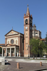 Fototapeta na wymiar la chiesa di Santa Maria Assunta a Cislago