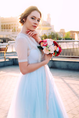 Fototapeta premium Beautiful sunset portrait of the bride