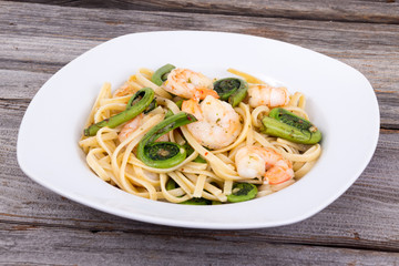garlic linguini with shrimp and fern