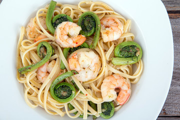 garlic linguini with shrimp and fern