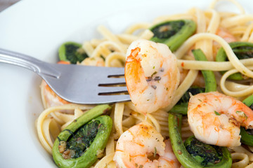 garlic linguini with shrimp and fern