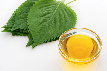 えごまの葉とえごま油