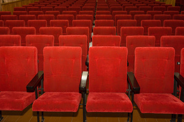 Obraz premium Seats in the cinema. Lots of seats in the hall.