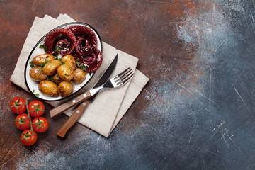 Grilled octopus with small potatoes