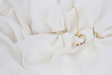 Luxury diamond ring with heart shape pendant