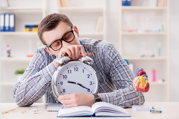 Medical student missing deadlines to complete assignment