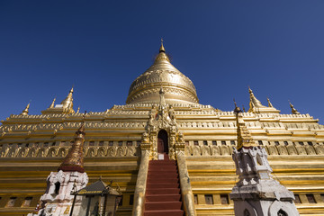 Fototapeta premium The Shwezigon Pagoda or Shwezigon Paya is a Buddhist temple located in Nyaung-U, a town near Bagan, in Myanmar