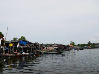 Fototapeta na wymiar Thai fisherman village and boat