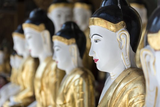 Buddha statues at Koo Chein Kan and Ma Kyee Kyee Hall, Shwedagon Pagoda, Yangon, Rangoon, Myanmar, Burma, Asia