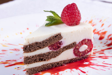 Вкусный и красивый десерт с ягодой малиной. Tasty and beautiful dessert with berry raspberry
