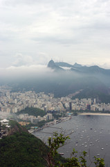 Corcovado au-dessus des nuages