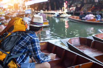 tourist at Damonen Saduak floating market.