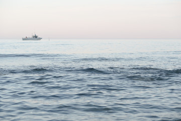 Barco en el Mar visto desde la Playa