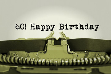 Eine Schreibmaschine und Glückwünsche zum 60 Geburtstag