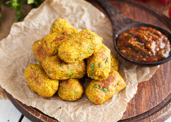 Baked vegetable snacks with cauliflower