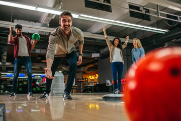 He's the king of bowling - obrazy, fototapety, plakaty