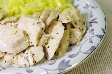 蒸し鶏のドレッシング漬け
