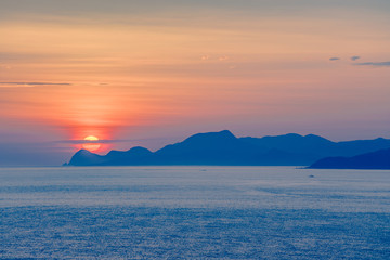 御待岬の日の出・霞の朝