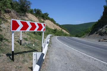Sign of a dangerous turn on the mountain road