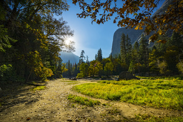 Fototapeta na wymiar Yosemite Mirror Lake View