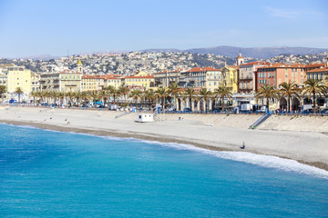 Fototapeta premium Nice, la Baie des Anges, la plage des Ponchettes et le quai des Etats-Unis