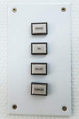 Vier Schalter an der Wand, Dia für Diaprojektor, Ein und Aus, Heller und Dunkler