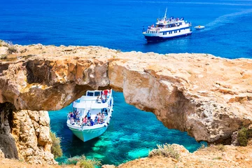 Foto auf Acrylglas Insel Zypern - Bootsfahrten in Grotten und Höhlen. &quot Brücke der Liebenden&quot . Naturpark Kap Greko © Freesurf