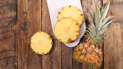 fresh pineapple slices