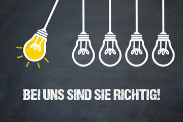 Fototapeta premium Bei uns sind Sie richtig! / Lampen / Konzept