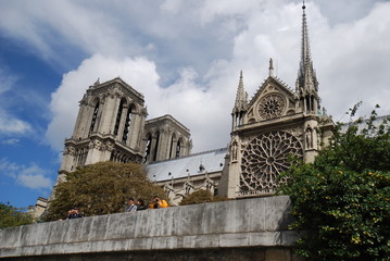 Fototapeta na wymiar Notre Dame de Paris; sky; landmark; building; cathedral