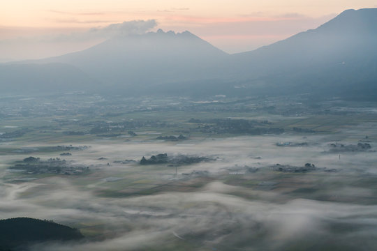 熊本県阿蘇の雲海 Sea of clouds in Aso, Kumamoto