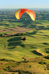 Para glider on rolling hills of Palouse