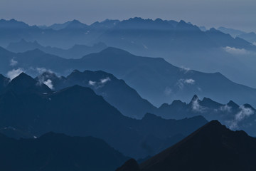 Lever et coucher de soleil sur les Pyrénées