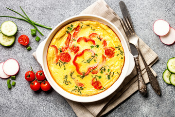 Frittata with paprika and tomatoes.