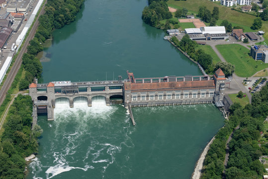 Luftaufnahme des Wasserkraftwerks Laufenburg