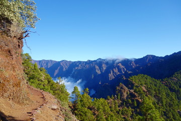 Hiking trail GR131 Rute de los Volcanes leading on the edge of Caldera de Taburiente which is the largest erosion crater in the world, La Palma, Canary Islands, Spain © Tom