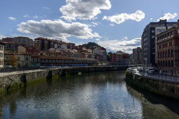 Fototapeta na wymiar Ria del Nervion in Bilbao Spain from the San Anton bridge