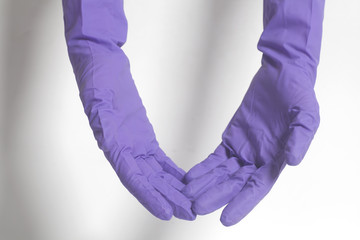 Latex Gloves For Cleaning on female hand