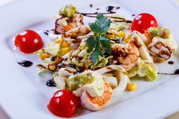 Prawn salad with seafood