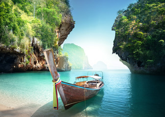 Fototapeta na wymiar boat on the beach , Krabi province, Thailand