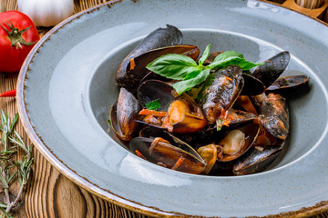 Mussels in tomato sauce