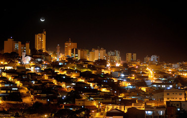 Fototapeta na wymiar Cidade noturna