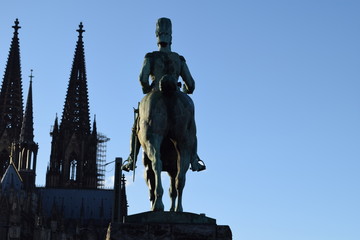 Statue am Kölner Dom