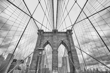 Naklejka premium Black and white picture of the Brooklyn Bridge, New York City, USA.
