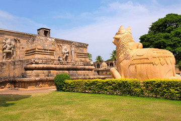 Fototapeta na wymiar Huge Nandi bull at the entrance, Brihadisvara Temple, Gangaikondacholapuram
