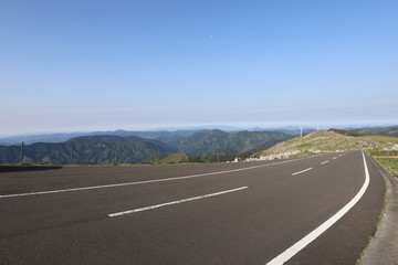 Fototapeta premium 四国カルスト 天空の道