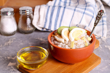 Barley porridge with egg and onion