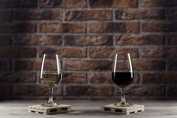 Red and white wine glasses on mini pallet