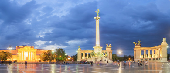 Fototapeta na wymiar Budapest - Panoramic View of the Heroes' Square at Dusk