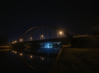 Friedensbrücke bei Nacht